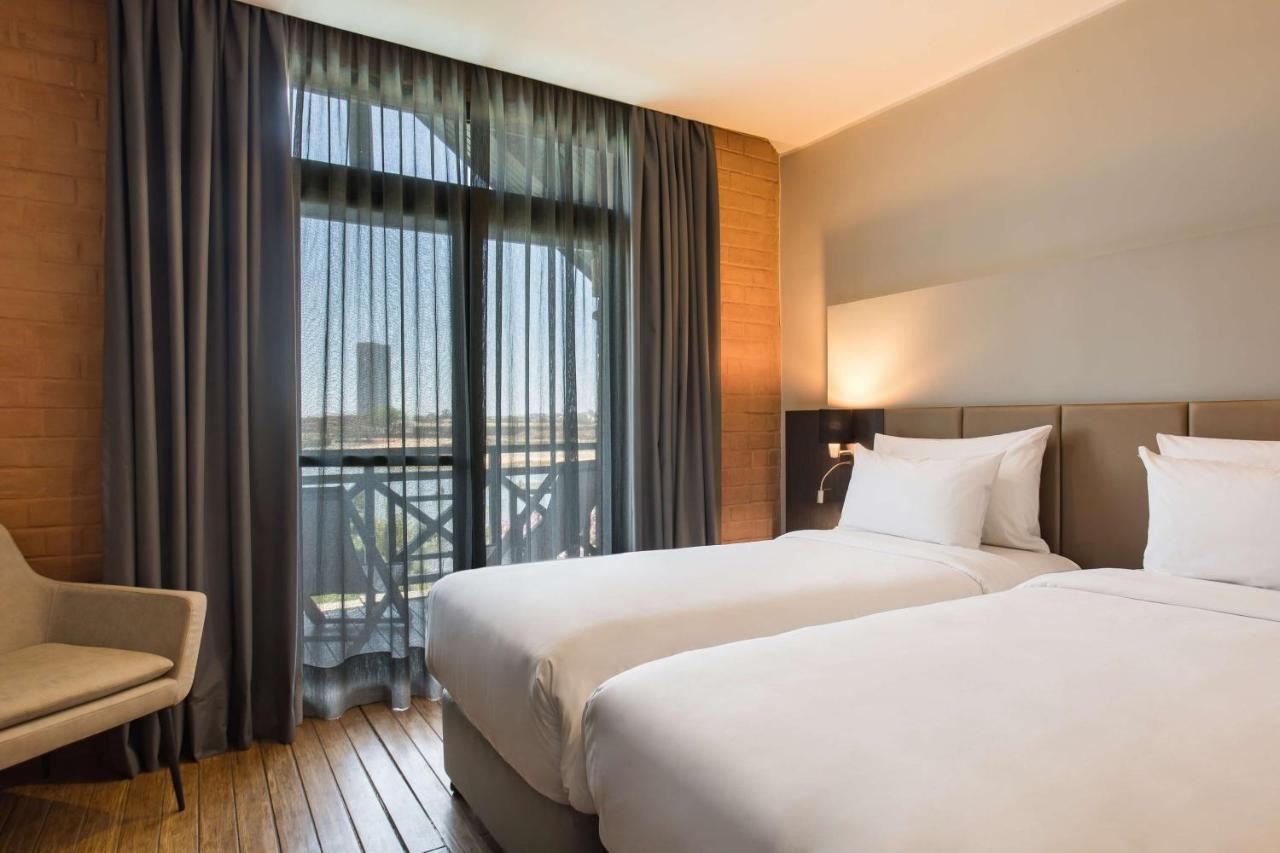 Radisson Hotel Tamboho Waterfront 塔那那利佛 外观 照片