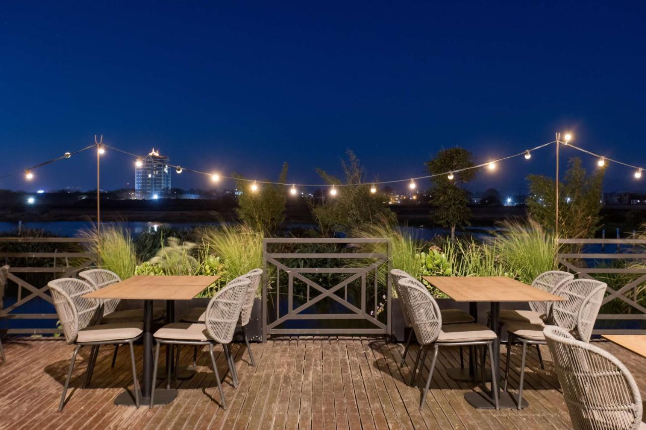 Radisson Hotel Tamboho Waterfront 塔那那利佛 外观 照片