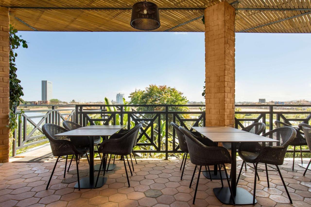 Radisson Hotel Tamboho Waterfront 塔那那利佛 外观 照片