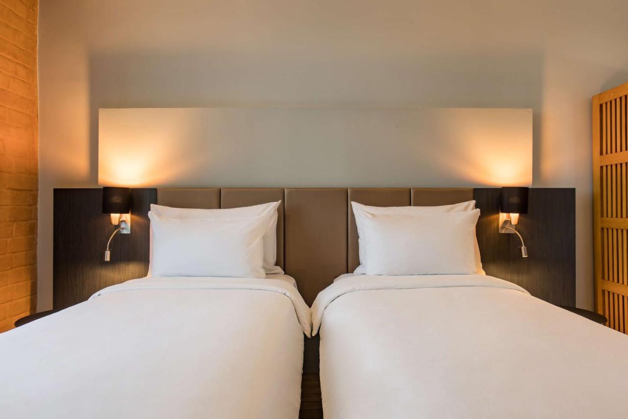 Radisson Hotel Tamboho Waterfront 塔那那利佛 外观 照片