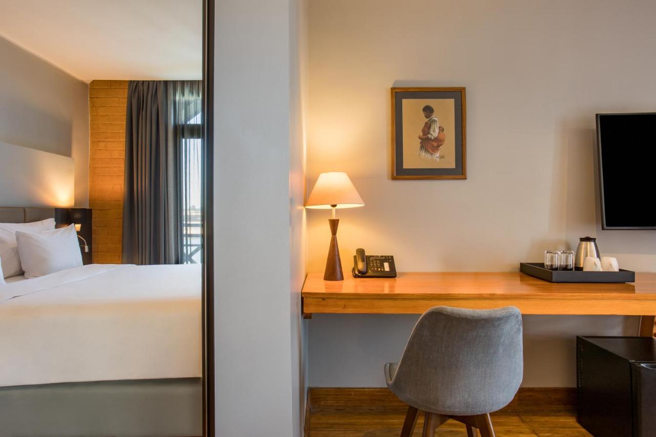 Radisson Hotel Tamboho Waterfront 塔那那利佛 外观 照片