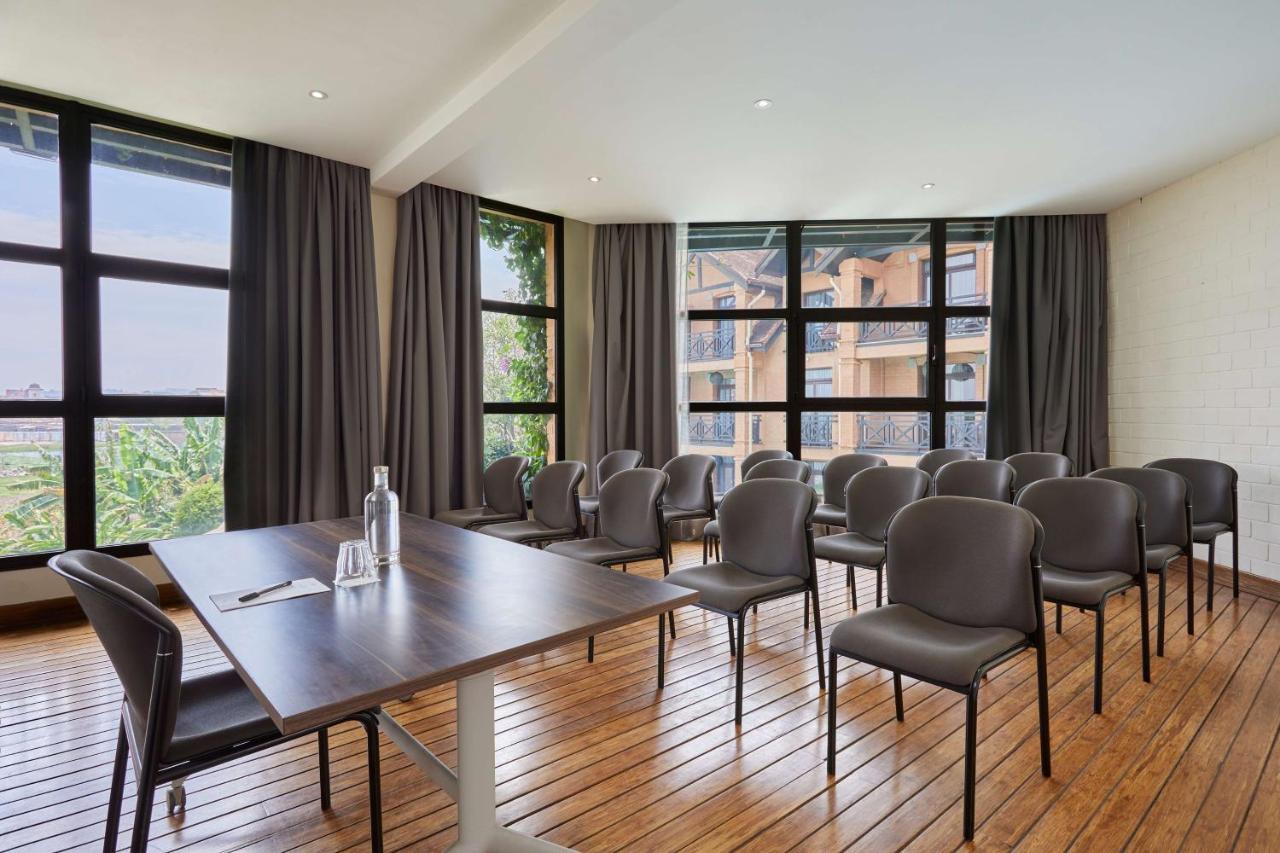 Radisson Hotel Tamboho Waterfront 塔那那利佛 外观 照片