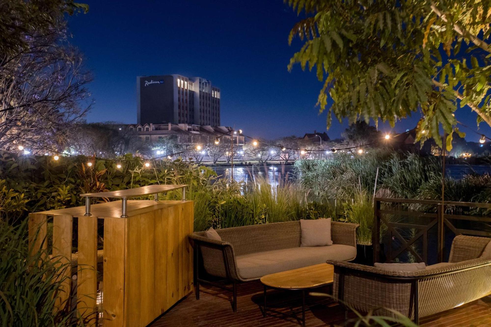 Radisson Hotel Tamboho Waterfront 塔那那利佛 外观 照片